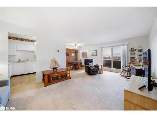 407-460 Ontario Street, Collingwood, ON - Indoor Photo Showing Living Room