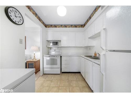 407-460 Ontario Street, Collingwood, ON - Indoor Photo Showing Kitchen With Double Sink