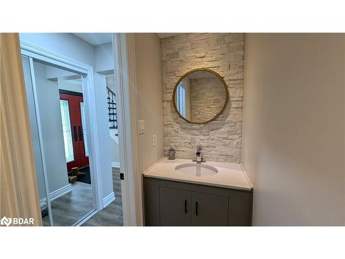 57 Falling Brook Drive, Barrie, ON - Indoor Photo Showing Bathroom