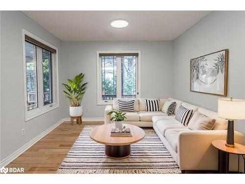 250 Big Bay Point Road, Innisfil, ON - Indoor Photo Showing Living Room