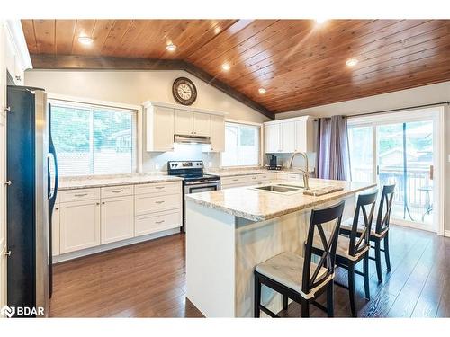 328 Peek-A-Boo Trail, Tiny, ON - Indoor Photo Showing Kitchen