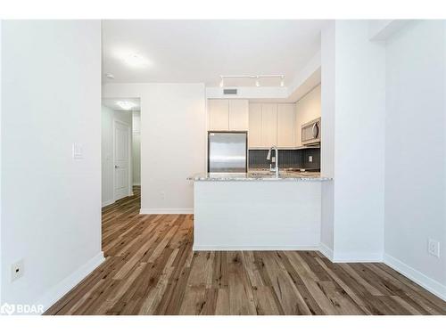 1709-4633 Glen Erin Drive, Mississauga, ON - Indoor Photo Showing Kitchen