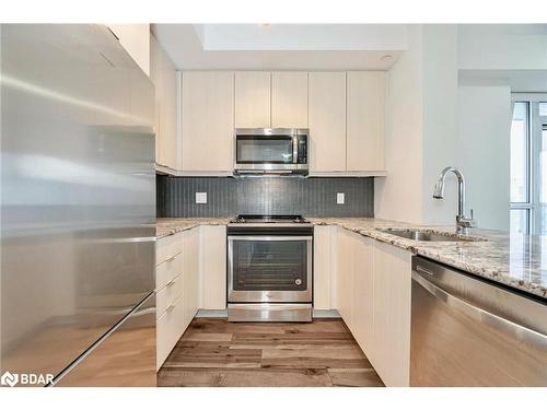 1709-4633 Glen Erin Drive, Mississauga, ON - Indoor Photo Showing Kitchen With Stainless Steel Kitchen With Upgraded Kitchen