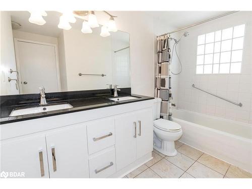 9 Coles Street, Barrie, ON - Indoor Photo Showing Bathroom