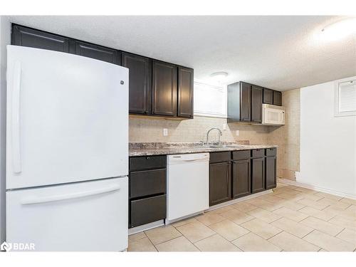 9 Coles Street, Barrie, ON - Indoor Photo Showing Kitchen