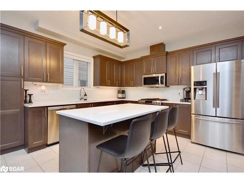 3089 Emperor Drive, Orillia, ON - Indoor Photo Showing Kitchen With Upgraded Kitchen