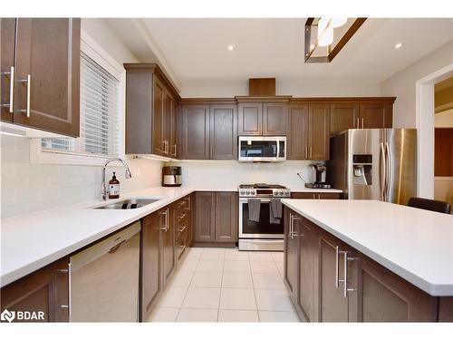 3089 Emperor Drive, Orillia, ON - Indoor Photo Showing Kitchen With Double Sink With Upgraded Kitchen