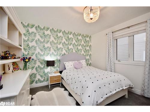 3089 Emperor Drive, Orillia, ON - Indoor Photo Showing Bedroom