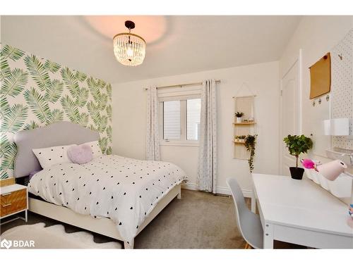 3089 Emperor Drive, Orillia, ON - Indoor Photo Showing Bedroom