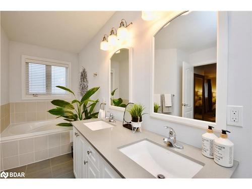 3089 Emperor Drive, Orillia, ON - Indoor Photo Showing Bathroom