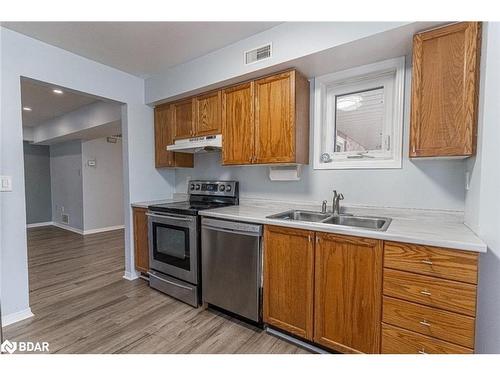 35-119 D'Ambrosio Drive, Barrie, ON - Indoor Photo Showing Kitchen With Stainless Steel Kitchen With Double Sink