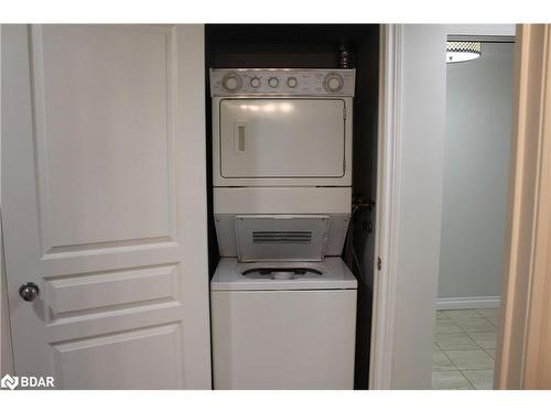 210-801 Bay Street, Toronto, ON - Indoor Photo Showing Laundry Room