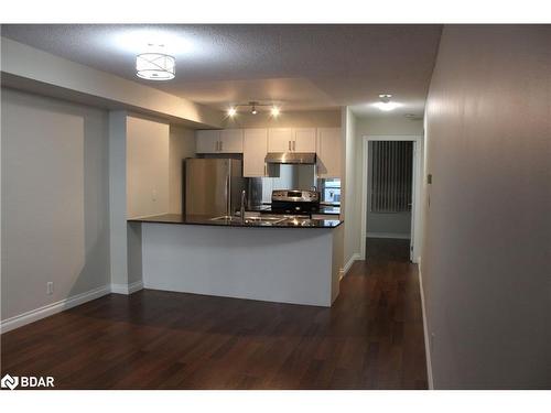 210-801 Bay Street, Toronto, ON - Indoor Photo Showing Kitchen