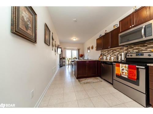 560 Brett Street, Shelburne, ON - Indoor Photo Showing Kitchen