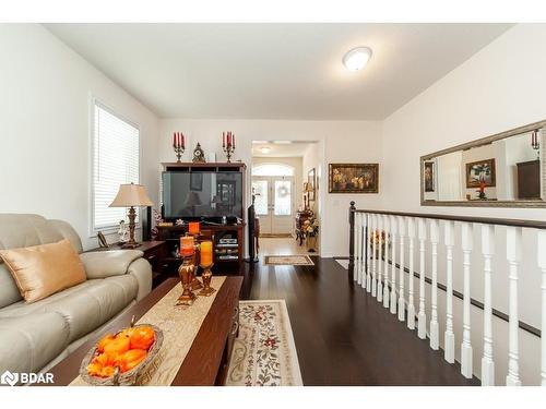 560 Brett Street, Shelburne, ON - Indoor Photo Showing Living Room