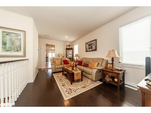 560 Brett Street, Shelburne, ON - Indoor Photo Showing Living Room