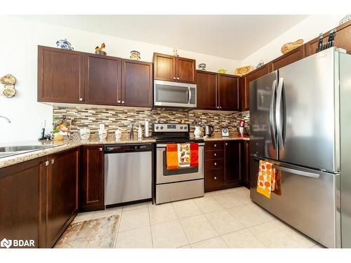 560 Brett Street, Shelburne, ON - Indoor Photo Showing Kitchen