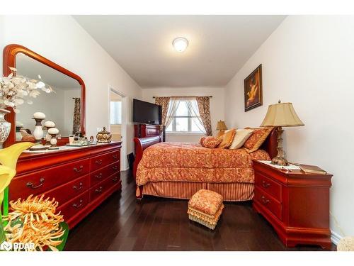 560 Brett Street, Shelburne, ON - Indoor Photo Showing Bedroom