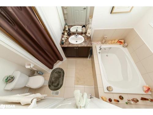 560 Brett Street, Shelburne, ON - Indoor Photo Showing Bathroom