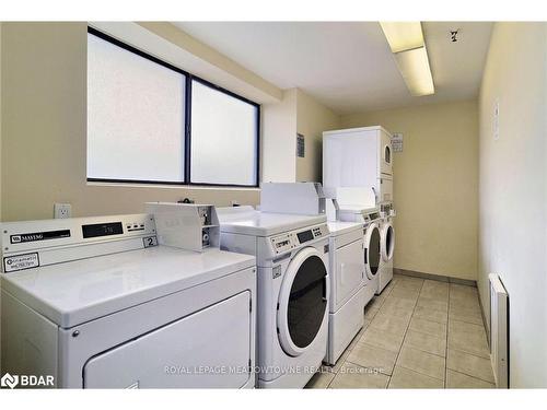 604-6720 Glen Erin Drive, Mississauga, ON - Indoor Photo Showing Laundry Room