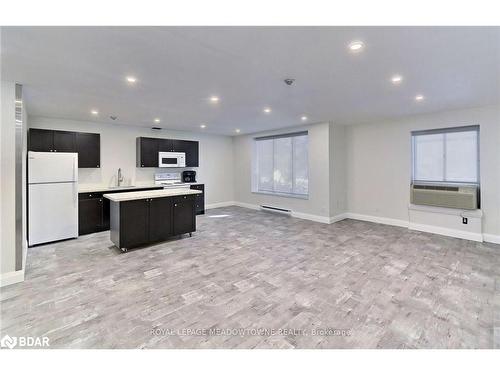 604-6720 Glen Erin Drive, Mississauga, ON - Indoor Photo Showing Kitchen