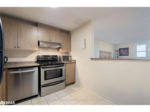 604-6720 Glen Erin Drive, Mississauga, ON - Indoor Photo Showing Kitchen