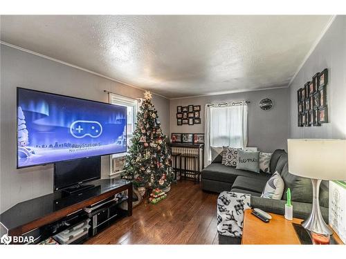 183 Dunlop Street W, Barrie, ON - Indoor Photo Showing Living Room