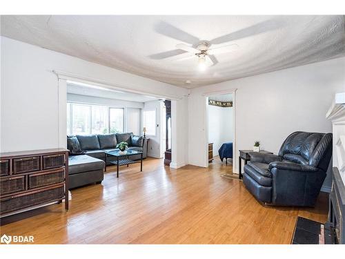 55 River Avenue Crescent, Wasaga Beach, ON - Indoor Photo Showing Living Room