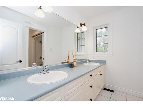 3801 Guest Road, Innisfil, ON - Indoor Photo Showing Bathroom