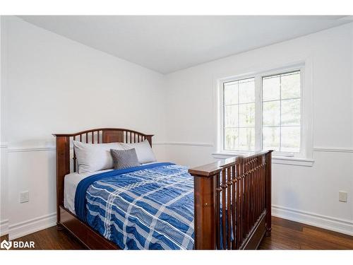 3801 Guest Road, Innisfil, ON - Indoor Photo Showing Bedroom