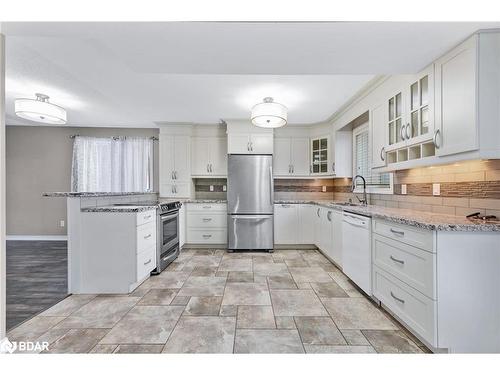 31 Brown Wood Drive, Barrie, ON - Indoor Photo Showing Kitchen