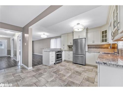 31 Brown Wood Drive, Barrie, ON - Indoor Photo Showing Kitchen