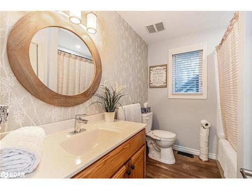 45 Evergreen Avenue, Tiny, ON - Indoor Photo Showing Bathroom