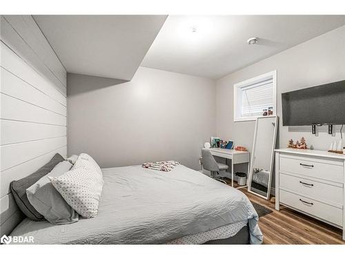 45 Evergreen Avenue, Tiny, ON - Indoor Photo Showing Bedroom