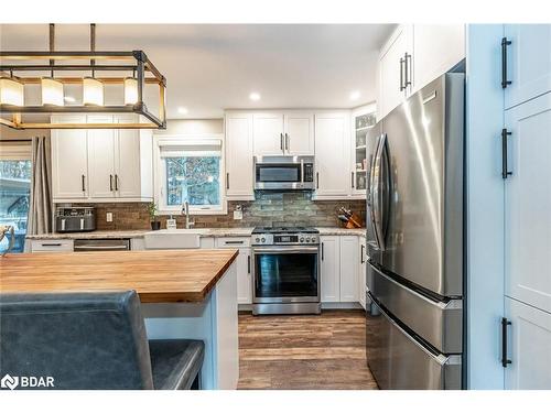 45 Evergreen Avenue, Tiny, ON - Indoor Photo Showing Kitchen With Stainless Steel Kitchen With Upgraded Kitchen