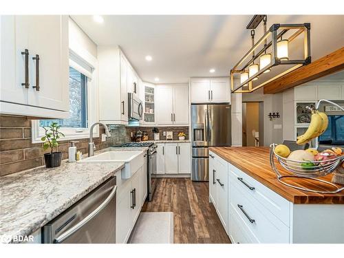 45 Evergreen Avenue, Tiny, ON - Indoor Photo Showing Kitchen With Stainless Steel Kitchen With Upgraded Kitchen