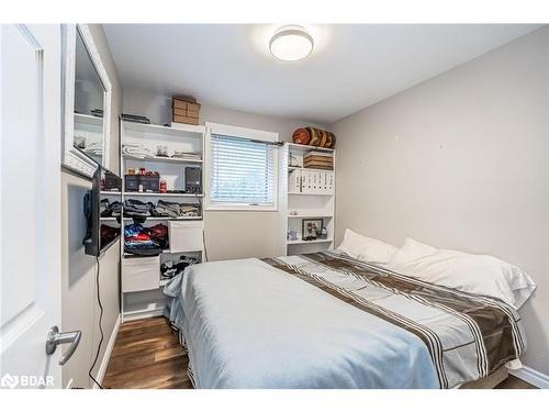 45 Evergreen Avenue, Tiny, ON - Indoor Photo Showing Bedroom