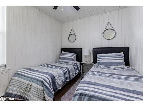 6568 Quarry Point Road, Ramara, ON - Indoor Photo Showing Bedroom