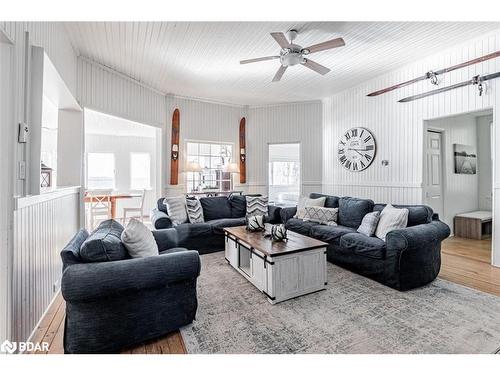 6568 Quarry Point Road, Ramara, ON - Indoor Photo Showing Living Room