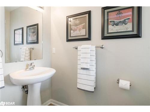 22 Commonwealth Road, Barrie, ON - Indoor Photo Showing Bathroom