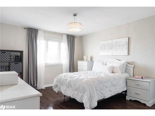 22 Commonwealth Road, Barrie, ON - Indoor Photo Showing Bedroom