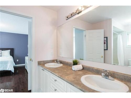 22 Commonwealth Road, Barrie, ON - Indoor Photo Showing Bathroom