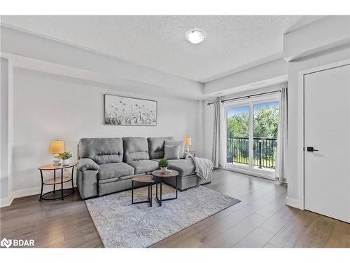 208-5 Chef Lane, Barrie, ON - Indoor Photo Showing Living Room