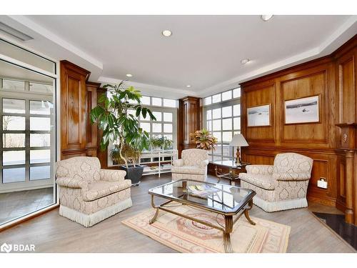 304-16 Raglan Street, Collingwood, ON - Indoor Photo Showing Living Room