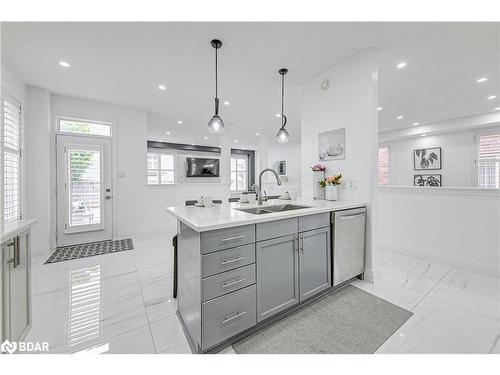 13 Auburn Court, Barrie, ON - Indoor Photo Showing Kitchen