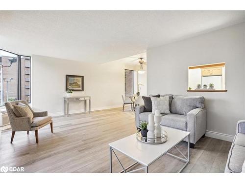 106-181 Collier Street, Barrie, ON - Indoor Photo Showing Living Room