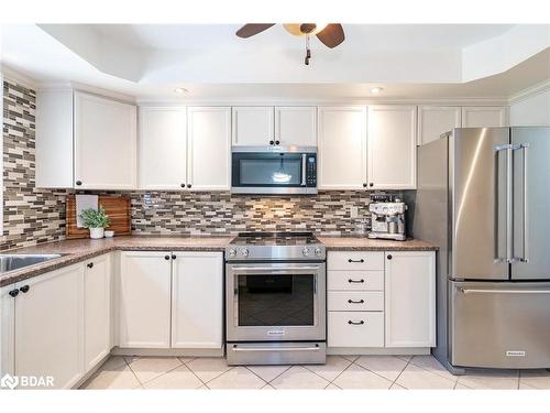 110 Chieftain Crescent, Barrie, ON - Indoor Photo Showing Kitchen With Upgraded Kitchen