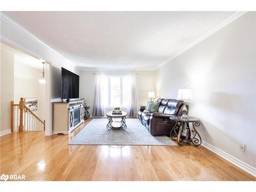 110 Chieftain Crescent, Barrie, ON - Indoor Photo Showing Living Room