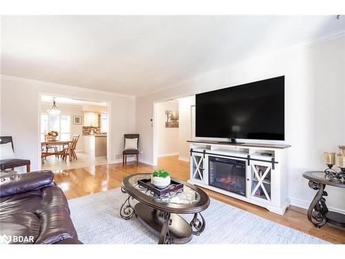 110 Chieftain Crescent, Barrie, ON - Indoor Photo Showing Living Room