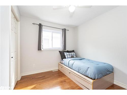 110 Chieftain Crescent, Barrie, ON - Indoor Photo Showing Bedroom